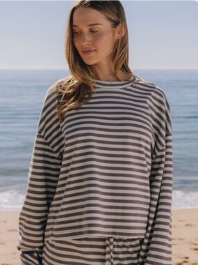 NWT Daily Drills Mocha/Lake Day Striped Set
